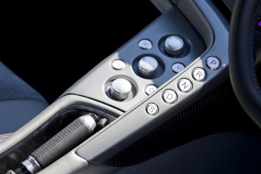  Infiniti EMERG-E Concept 2013 года  (фото 9 из 16)